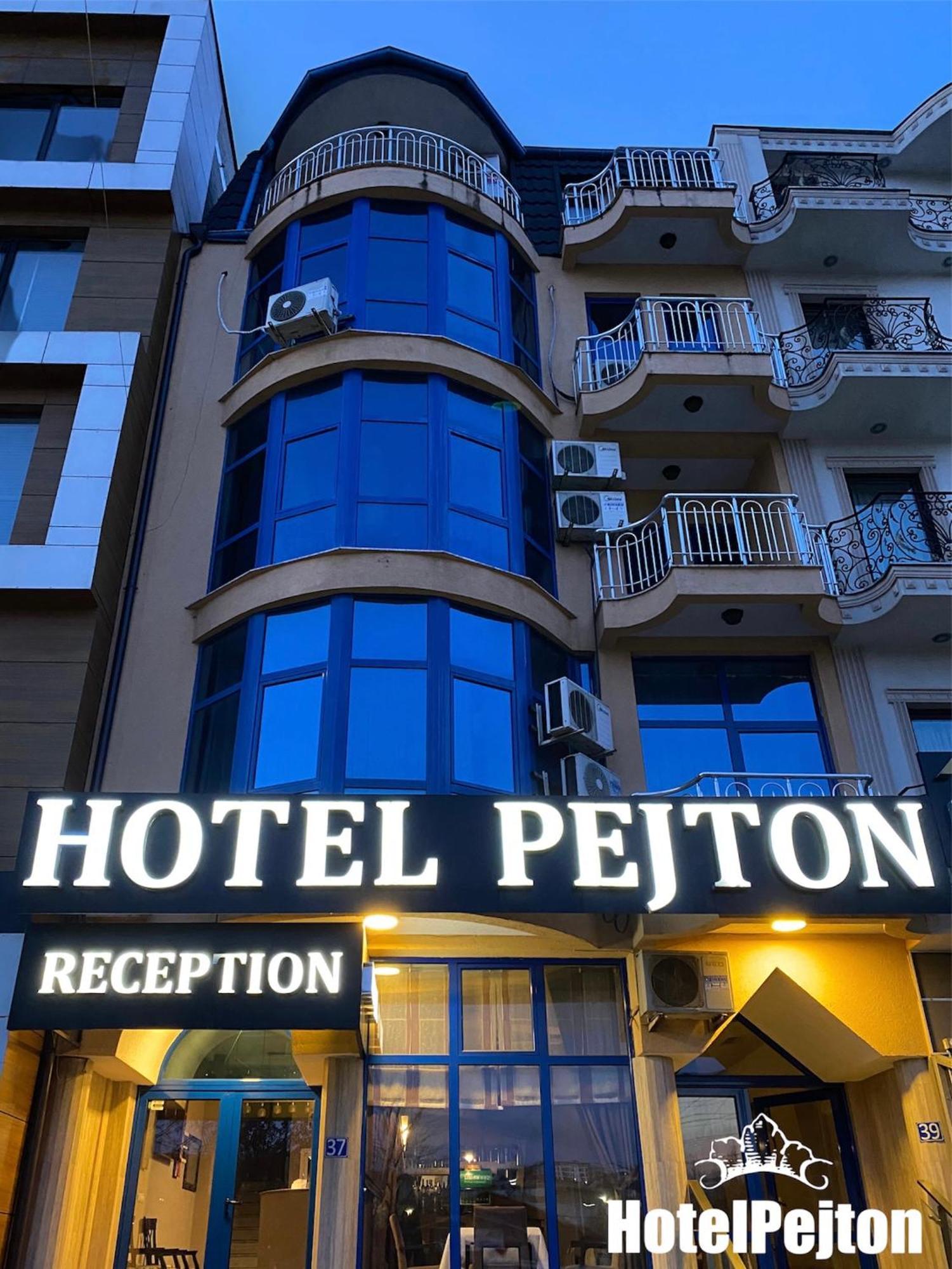 Hotel Pejton Pristina Exterior foto