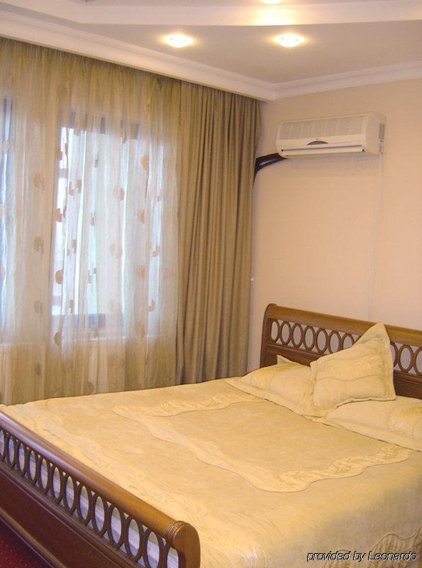Hotel Pejton Pristina Zimmer foto