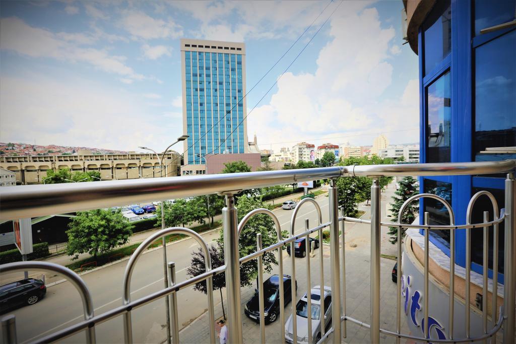 Hotel Pejton Pristina Exterior foto