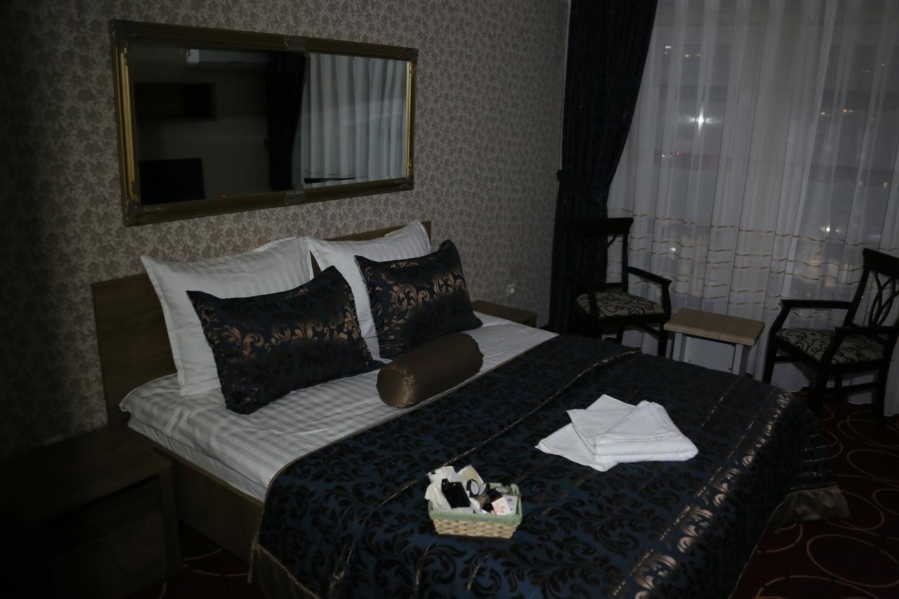 Hotel Pejton Pristina Exterior foto